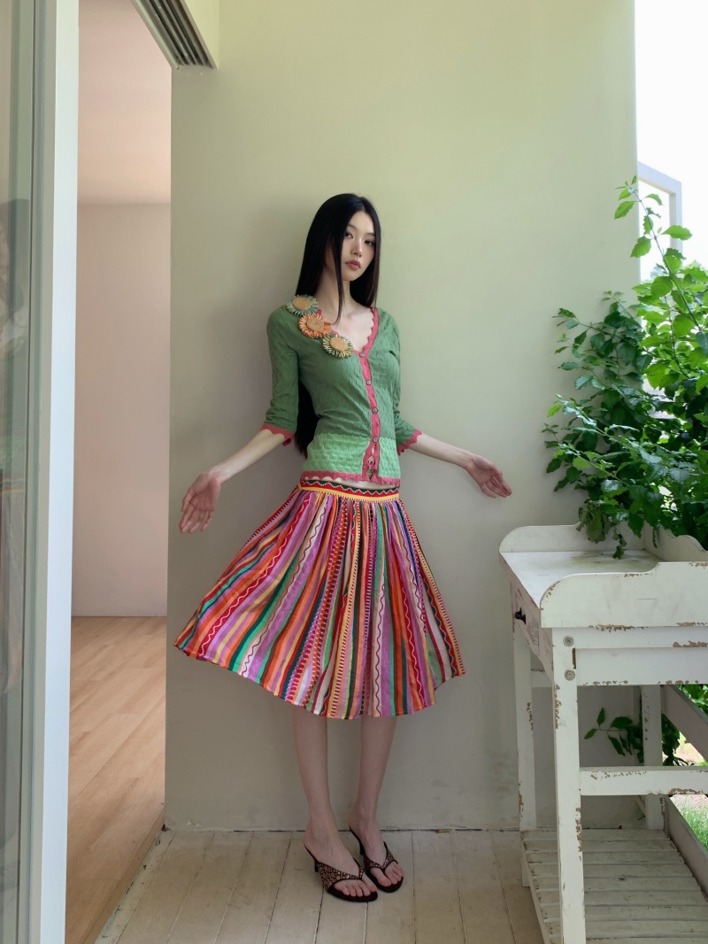 Green Sunflower Knit Cardigan Retro Set with V-Neck and 1950s Colorful Striped Skirt - Image 2