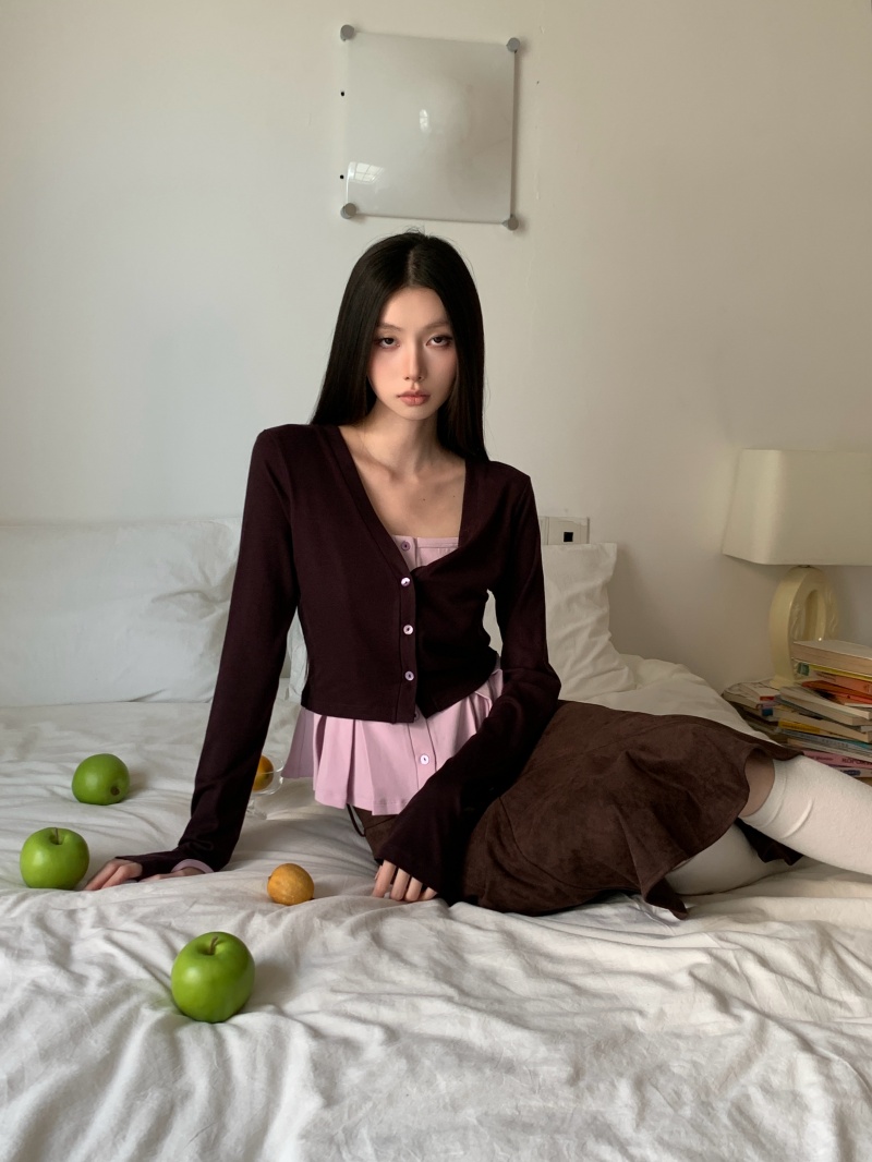 Retro Color Block Wool Knit Cardigan with Ruffle A-Line Hem and Faux Two-Piece Design