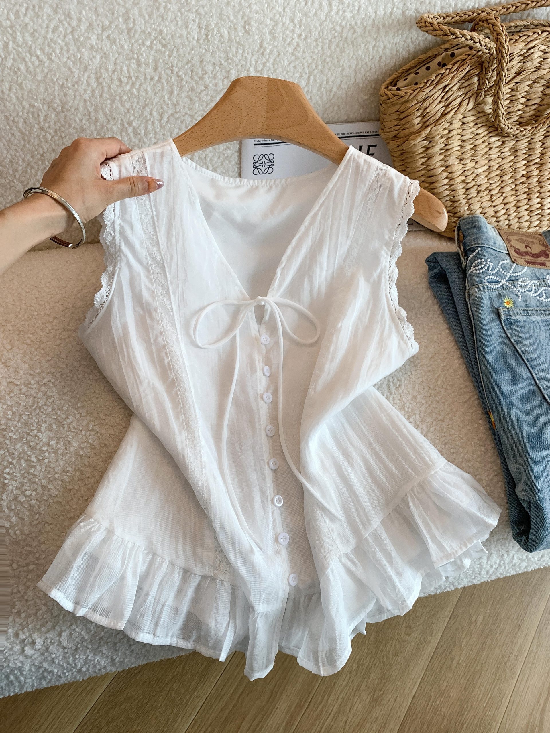 Women's Summer White V-Neck Lace Spliced Tie-Front Doll Top