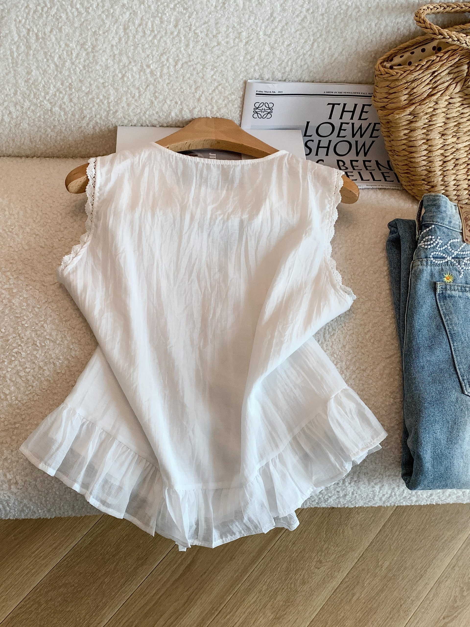 Women's Summer White V-Neck Lace Spliced Tie-Front Doll Top - Image 3
