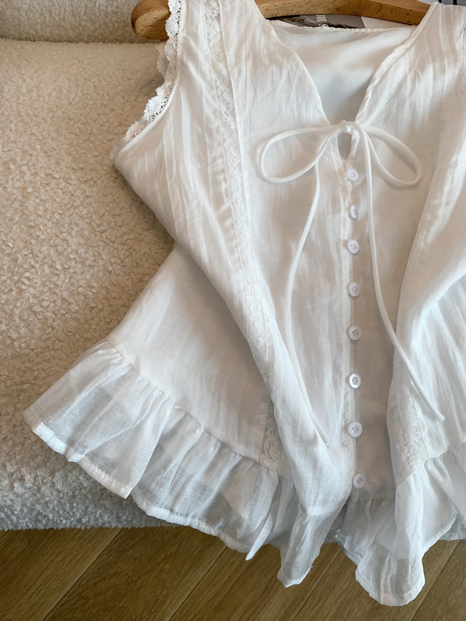 Women's Summer White V-Neck Lace Spliced Tie-Front Doll Top - Image 4